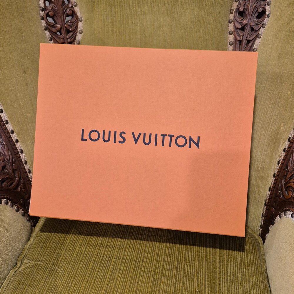 LOUIS  VUITTON BIG  NEW  box